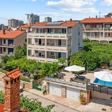Maison d'hôtes 1 *